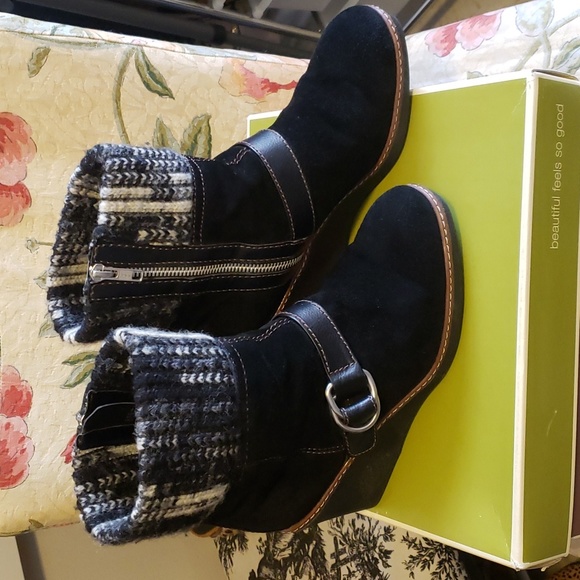 Naturalizer, Kenning Wedge Bootie in Black, Size 8 1/2. - Picture 2 of 9